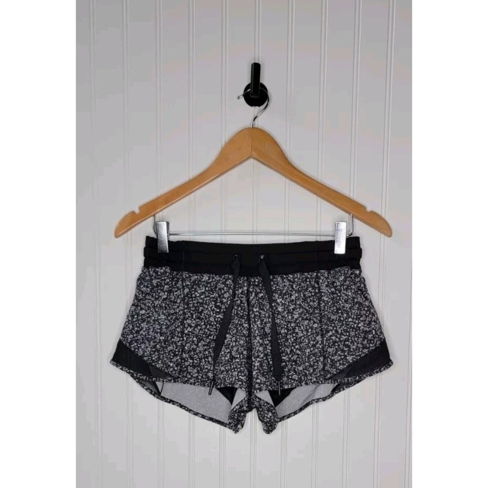 Lululemon Hotty Hot Shorts Women's Size‎ 6 Black & White 3" Inseam
